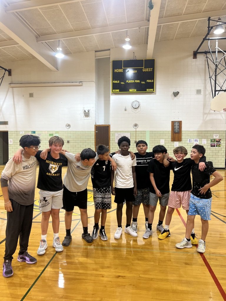 HarvardJrHigh's tweet photo. 🏀 Open gym for boys basketball was a great way to get ready for  the upcoming season! 🏀

🏀El gimnasio abierto para el baloncesto masculino fue una buena manera de prepararse para la próxima temporada.🏀 
 #harvardrising #jrhornetsrising #cusd50 @cusd50 @HarvardD50 #HJH https://t.co/rcdMx8QE24