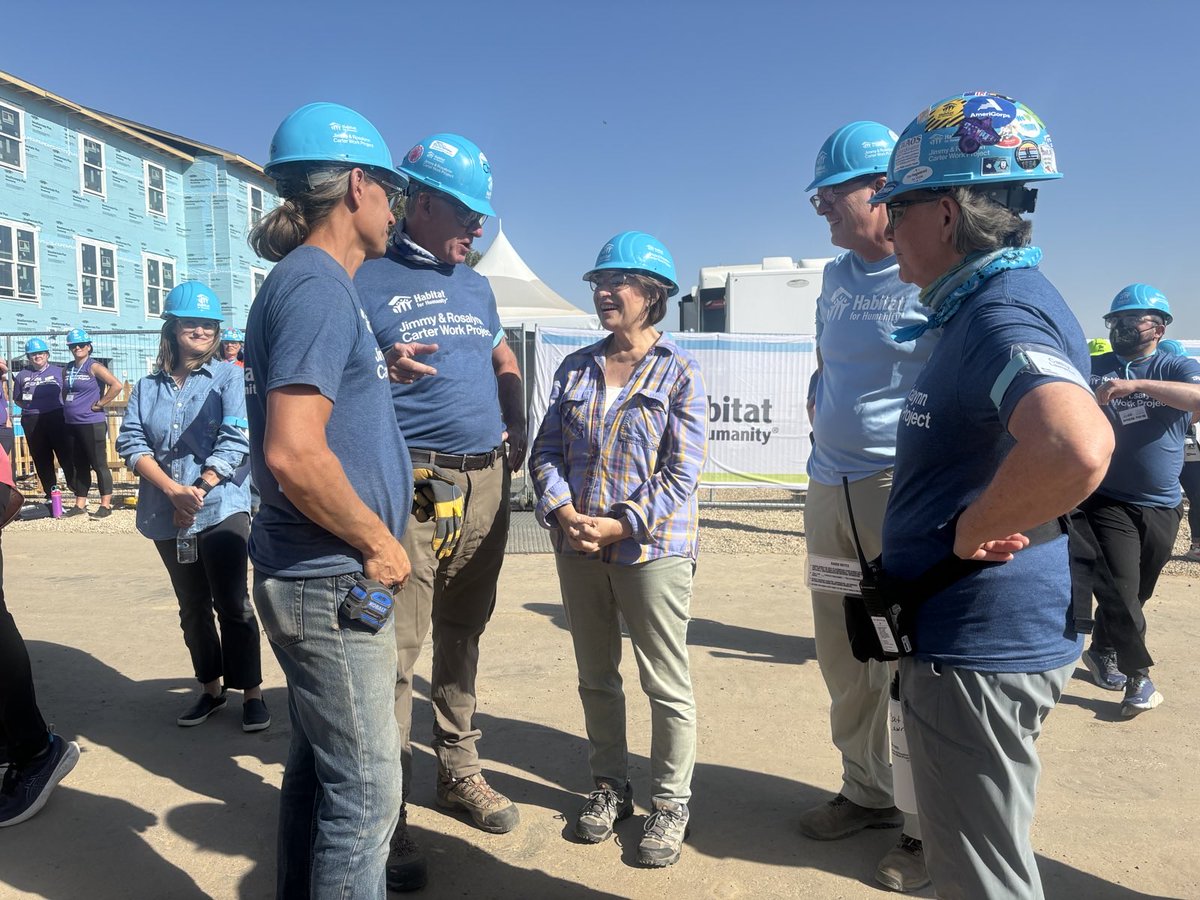 Great to see the Carter Work Project building 30 homes in Saint Paul to honor President Jimmy Carter’s 100th birthday. Thank you to Twin Cities Habitat for Humanity CEO Chris Coleman, the volunteers, and country music icons Garth Brooks and Trisha Yearwood for making it happen!