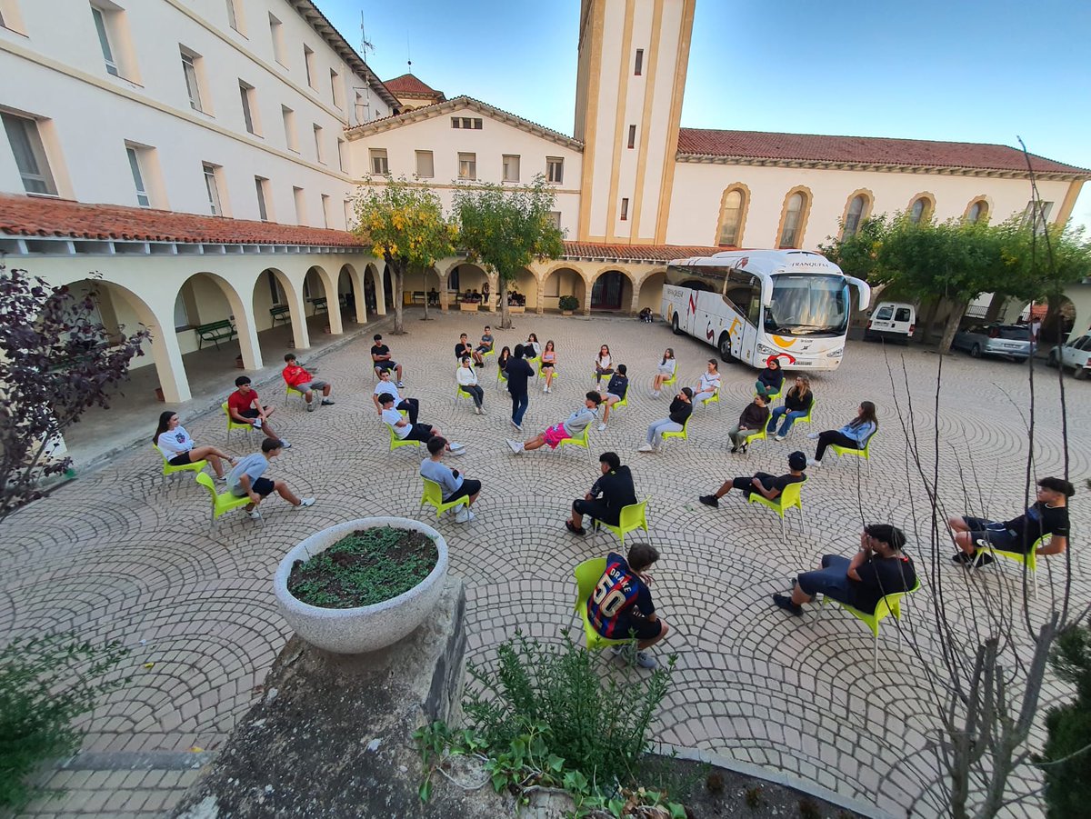 lestonnacbcn's tweet photo. 🏕️ Els nostres alumnes d’ESO i 1r Batxillerat han gaudit de les primeres convivències! Dies plens d'autoconeixement, cohesió, jocs i vincles. Una experiència enriquidora per començar el curs amb bon peu! #experiencies #alumnes #batxillerat https://t.co/anUxvwlfmX
