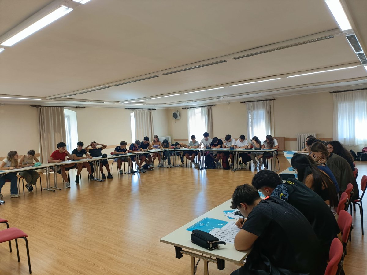 lestonnacbcn's tweet photo. 🏕️ Els nostres alumnes d’ESO i 1r Batxillerat han gaudit de les primeres convivències! Dies plens d'autoconeixement, cohesió, jocs i vincles. Una experiència enriquidora per començar el curs amb bon peu! #experiencies #alumnes #batxillerat https://t.co/anUxvwlfmX