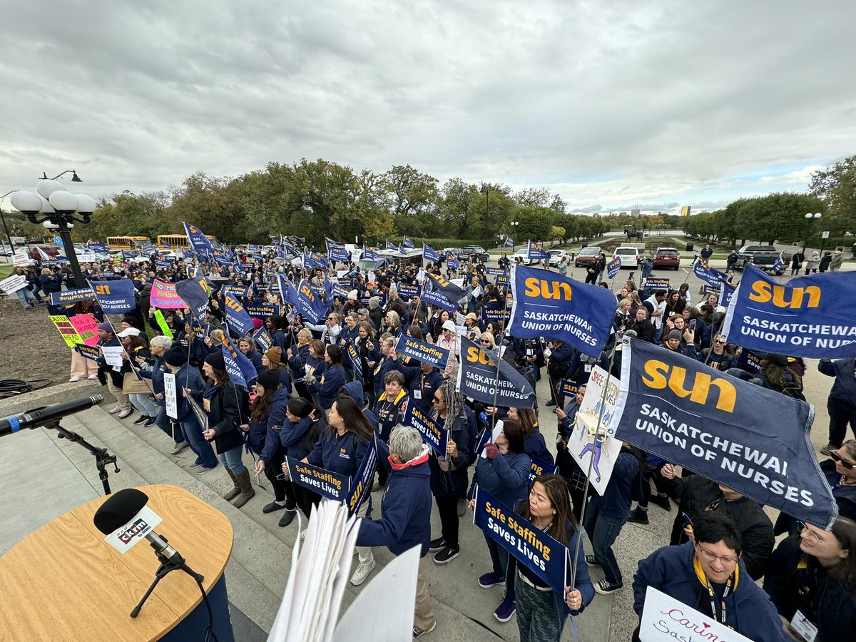 JeremySimes's tweet image. Nurses out in full force urging the next government fix health care in Saskatchewan. #skpoli