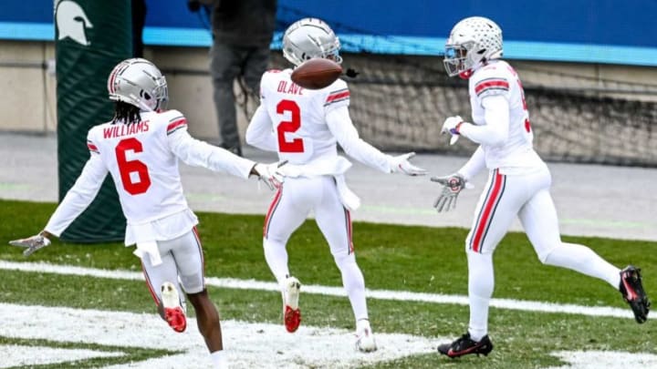 JBook_37's tweet photo. Can someone tell him to break out the all white uniforms for the Oregon game since they are blacking it out? https://t.co/flMjVLlBcY