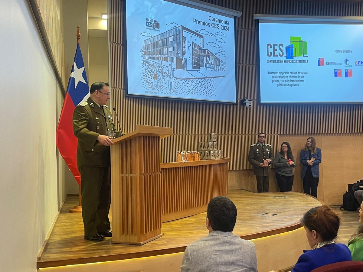 #Modernización | #Santiago: En el auditorio de la Contraloria General de la República, se hizo entrega de la 6a. Versión de los Premios CES, reconocimiento que nuestra Institución recibió en dos categorías, destacándose a Carabineros de Chile por su excelencia en el desarrollo de