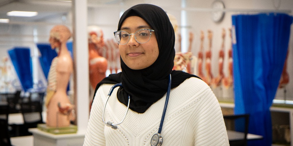 Ammarah Patel, who is the first in her family to go to #university, is one of our new recipients of the fully funded Livesey Scholarship 👏

ow.ly/lAZp50TC9kT