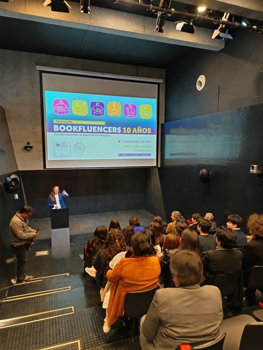 BibliotecasSNBP's tweet image. Ya estamos en la premiación del 10.° Concurso de Bookfluencers de Bibliotecas Públicas. Síguela en: youtube.com/watch?v=MWsadn…