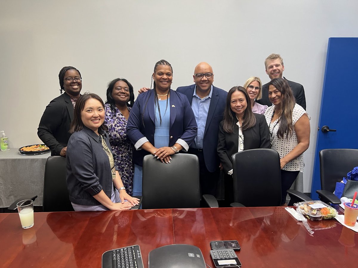 Community colleges are a part of America the world deserves to know, and <a href="/StateDept/">Department of State</a> represents America to the world. Thank you to <a href="/MerrittCollege/">Merritt College</a> for hosting our State Department outreach and recruitment visit. #EducationalDiversity is mission-critical.