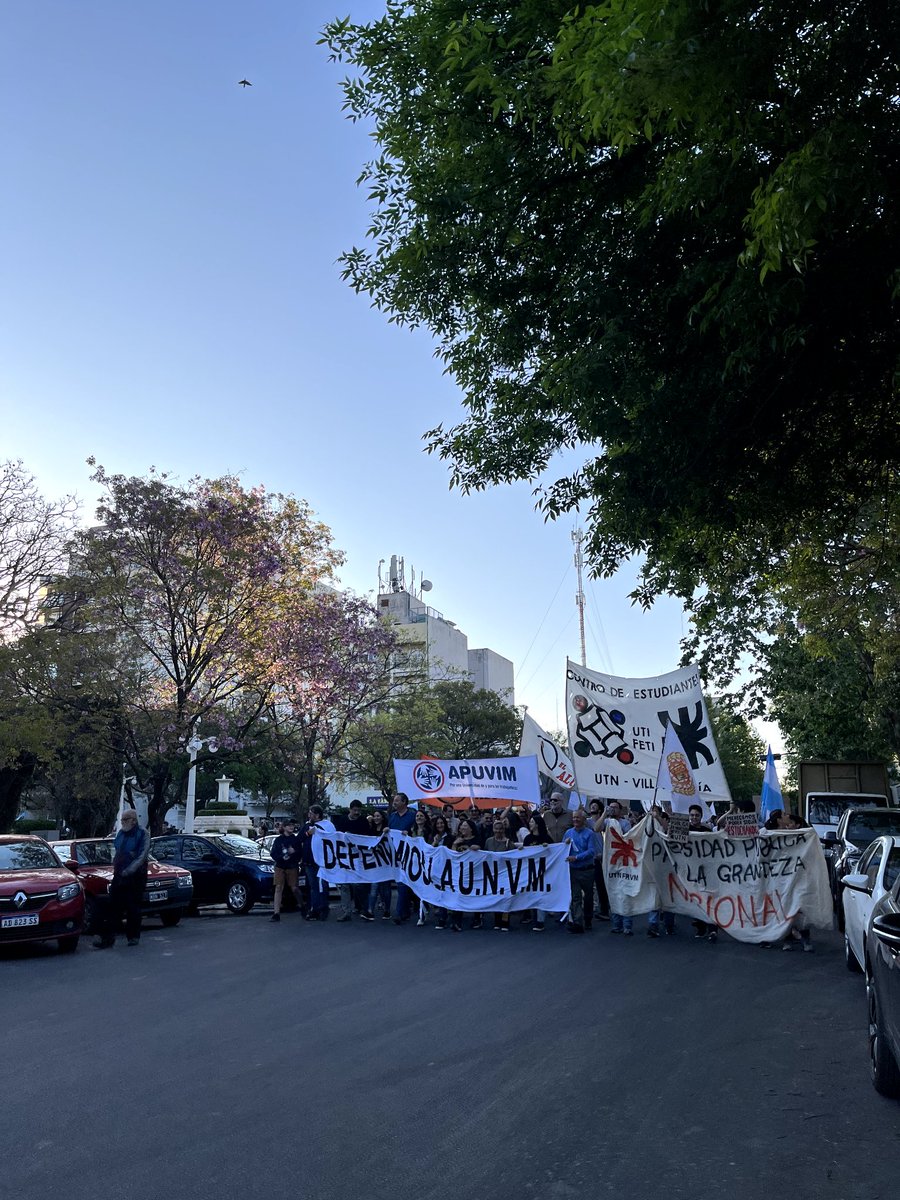 ngcena's tweet photo. Marchamos por la educación pública, gratuita y de calida.

Defendemos la idea de ser un país que incluya y permita a los hijos y las hijas de los trabajadores acceder a la educación universitaria de calidad.

Proteger a las Universidades es cuidar el 
#SomosUTN https://t.co/zdWFq7QJnr