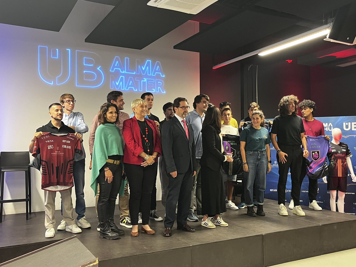 Avui és el primer dia d’una història eminentment divertida! #UBAlmaMater #LOL #MediaDay