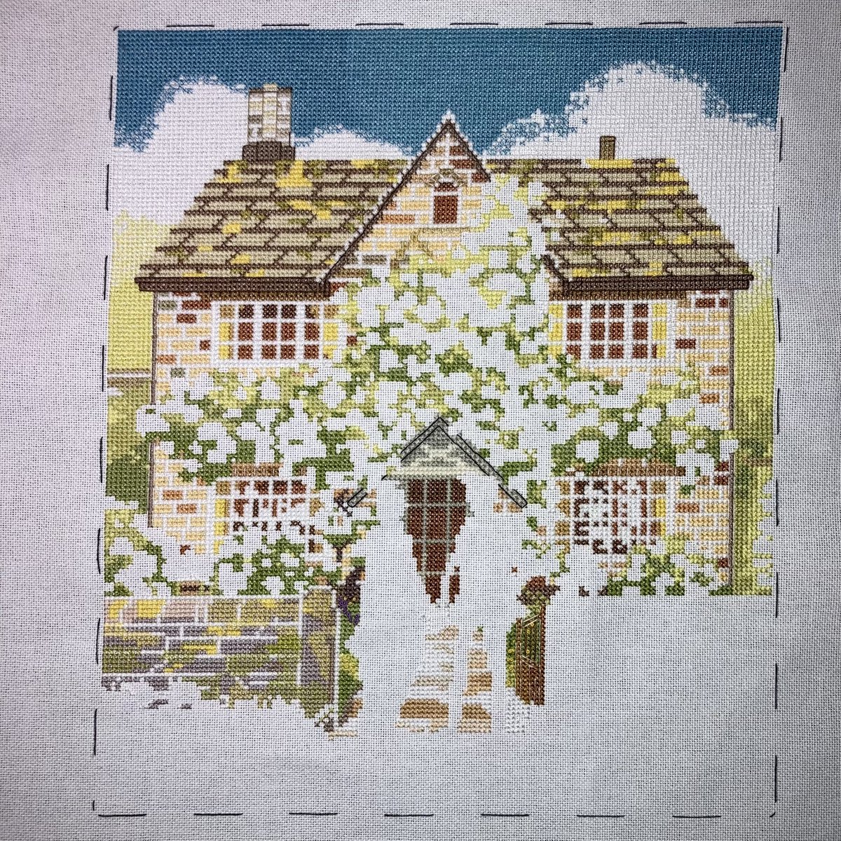 PiesCrossStitch's tweet photo. Added in the gate with some backstitching detail, as well as some French knot flowers

Can you tell I’m doing everything to not stitch the other wall

#CrossStitch #GoodOmens https://t.co/vTp9fagIkD