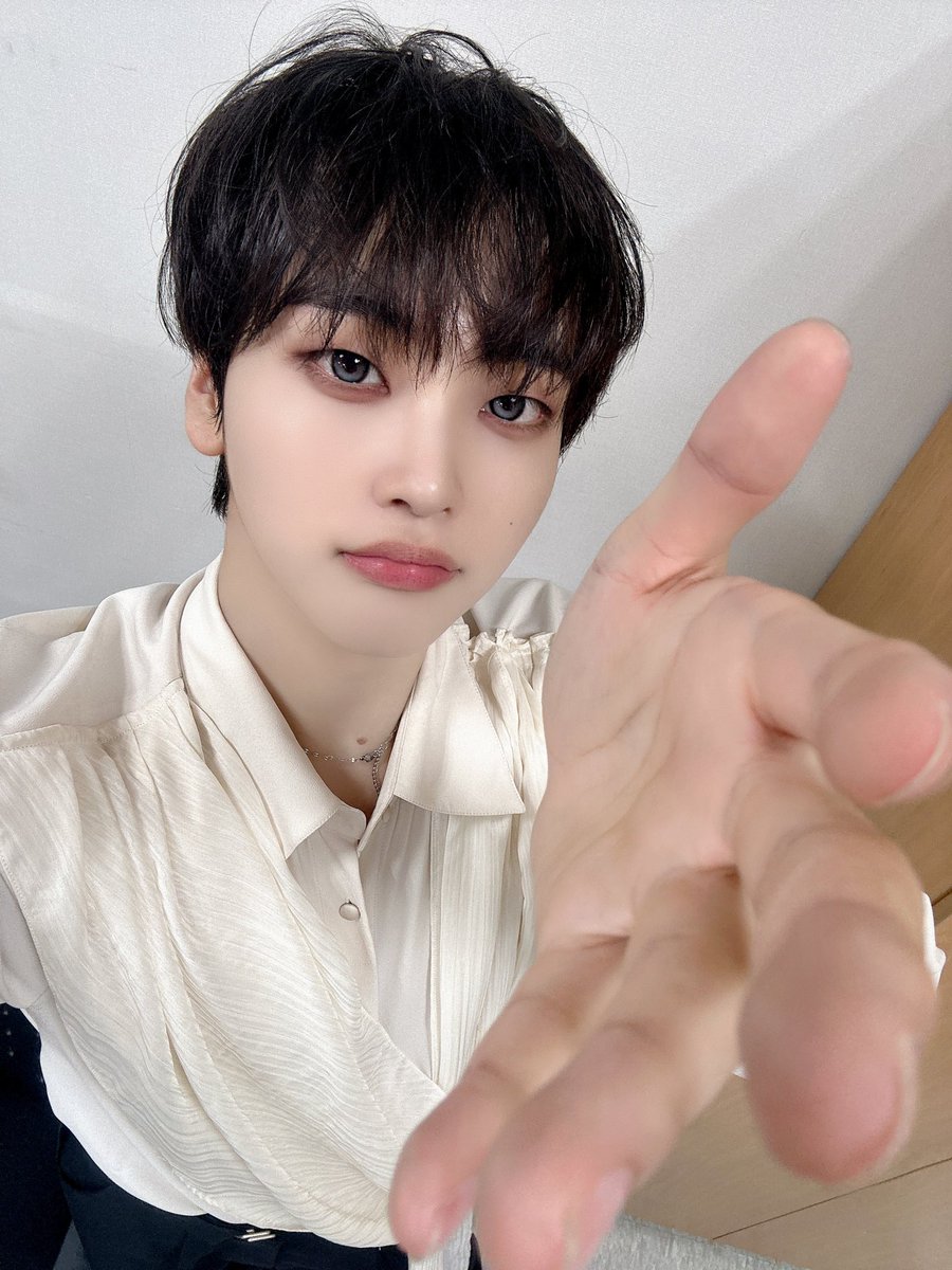 CRAVITYstarship's tweet photo. [#C_LOUD] 241003
Mnet 로드 투 킹덤 : ACE OF ACE
⠀
▶ https://t.co/XZfwrxnjPy
⠀
#CRAVITY #크래비티
#형준 #태영 #성민
#로드투킹덤 #ROADTOKINGDOM https://t.co/RtqEzJux2r