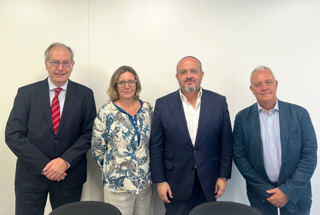 En el marc de la celebració dels 50 anys de <a href="/caminscat/">Enginyeria de Camins de Catalunya</a>, hem rebut la visita institucional del president del <a href="/PPCatalunya/">PP de Catalunya</a>, <a href="/alejandroTGN/">Alejandro Fernández</a>, amb qui hem compartit les propostes de grans consensos de país a l’entorn de les infraestructures i la transició ecològica.
<a href="/Pere_Calvet/">Pere Calvet Tordera</a>
