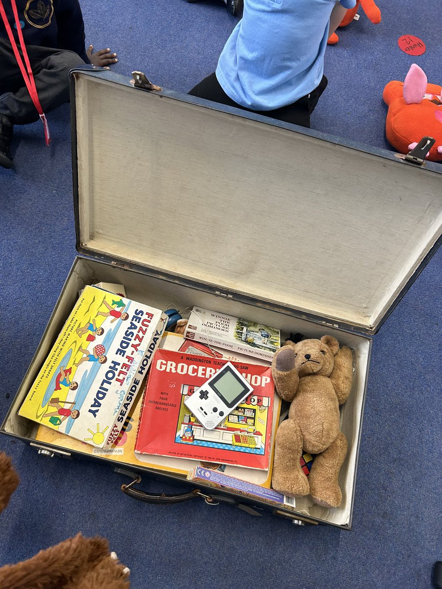 SquirrelsBCP's tweet photo. Today in squirrels we had a mystery box arrive in our classroom full of old toys! We loved looking and playing with them!🐿️🧸🪀🚂 https://t.co/lCFfIsAril