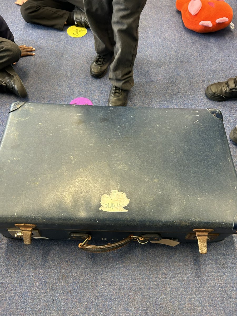 SquirrelsBCP's tweet photo. Today in squirrels we had a mystery box arrive in our classroom full of old toys! We loved looking and playing with them!🐿️🧸🪀🚂 https://t.co/lCFfIsAril