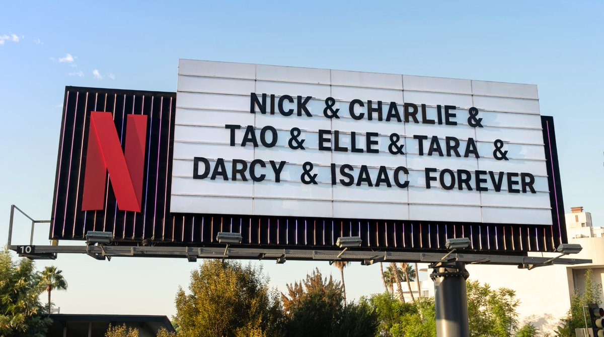 Hi. It's officially Heartstopper season!!! 🍂