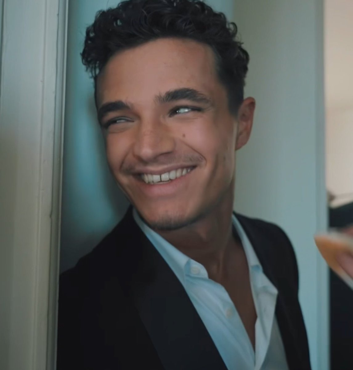 meunorris's tweet photo. the prettiest boy with the prettiest smile, oh god i'm so in love https://t.co/VdHBkatN7y
