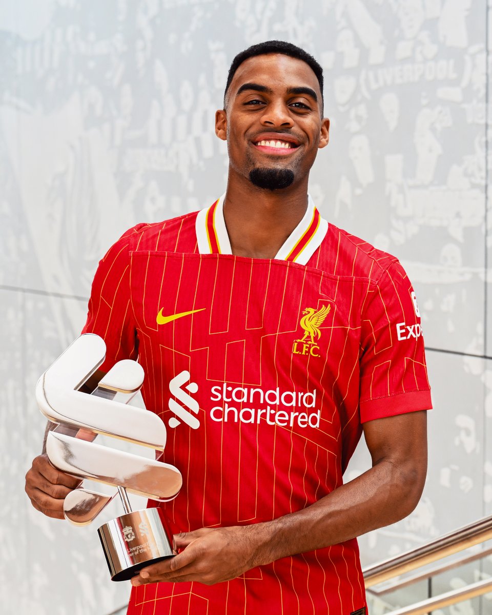 LFC's tweet photo. Ryan rewarded 🏆

@RGravenberch has won your @StanChart Player of the Month award for his exceptional performances throughout September 👏 #Ad https://t.co/fZOKIeODEa