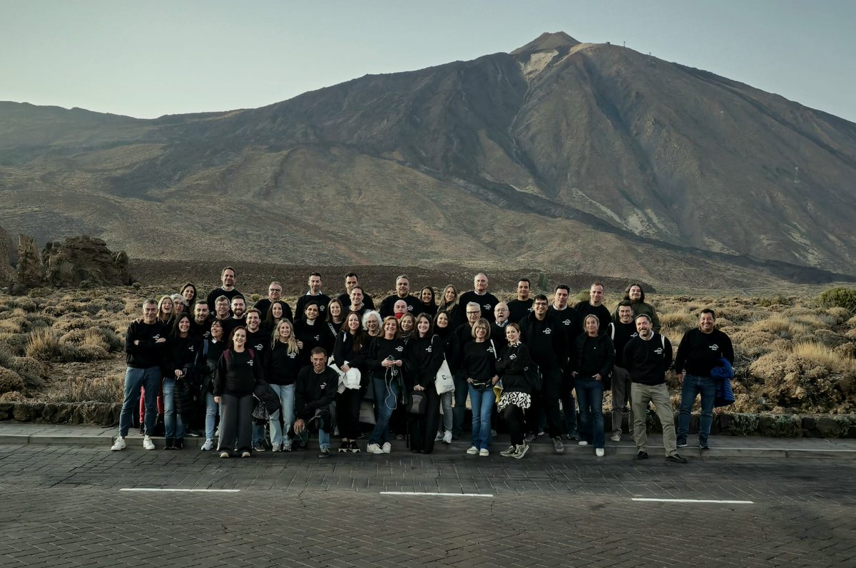 ✨#GCMARCOM_MEETING 🚀
Estos dos últimos días, el equipo de MarCom ha surcado la galaxia del Enfoque 360º en #RRHH explorando nuevos horizontes y compartiendo logros estelares en Tenerife. ¡Una experiencia insuperable!
#SomosGrupoCastilla #Somos360º #ElValorDeLasPersonas