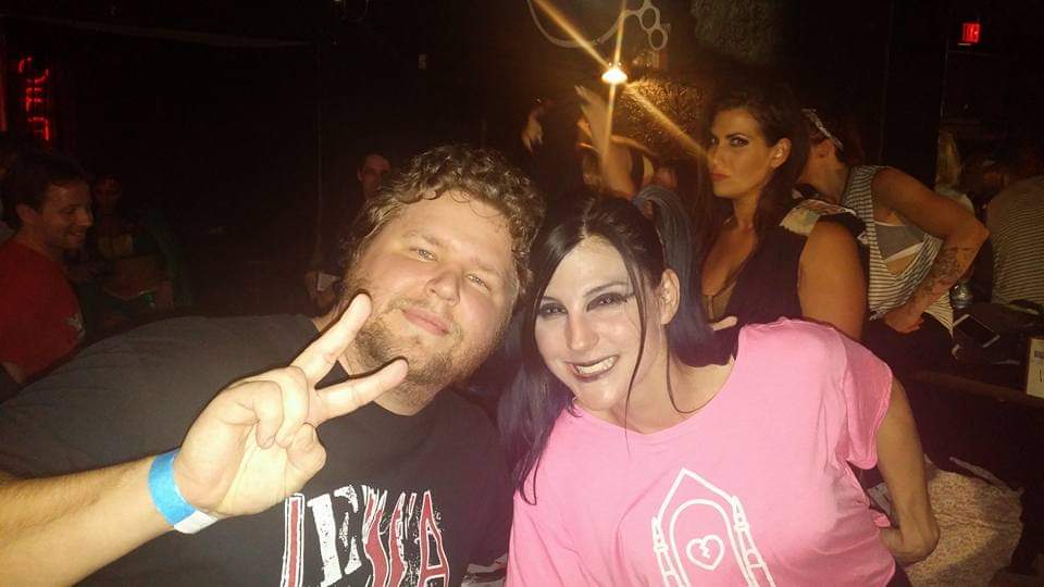 SKFeffect's tweet photo. Chain of @WWNSHINE memories from 2015. Starting with @wrestlingleva and a very lovely & happy photobomb from @MKGlidewell #Shine30 https://t.co/hqieZ0yoBh