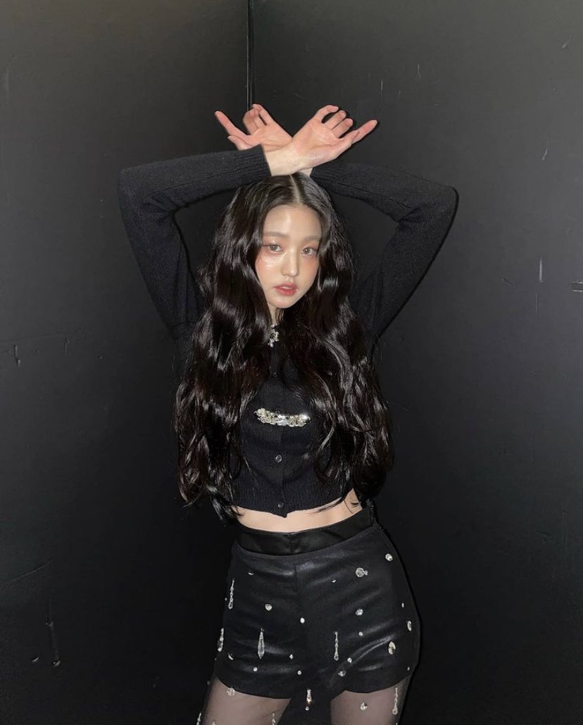 izone_folder's tweet photo. ウォニョン　黒 https://t.co/TCHox31ZK9