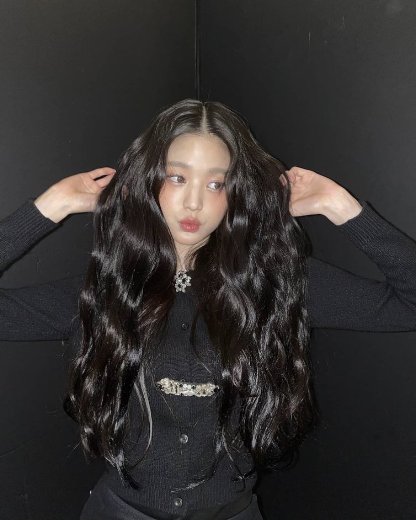 izone_folder's tweet photo. ウォニョン　黒 https://t.co/TCHox31ZK9