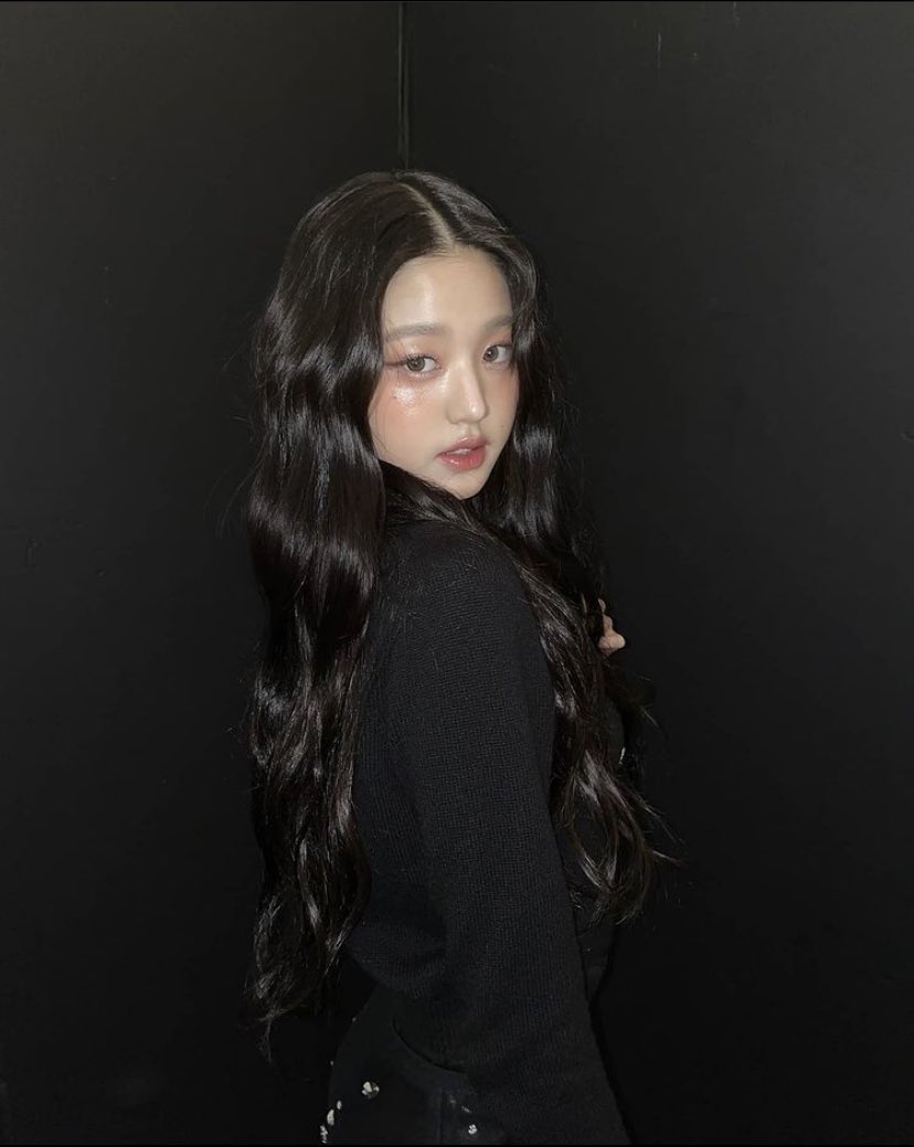 izone_folder's tweet photo. ウォニョン　黒 https://t.co/TCHox31ZK9