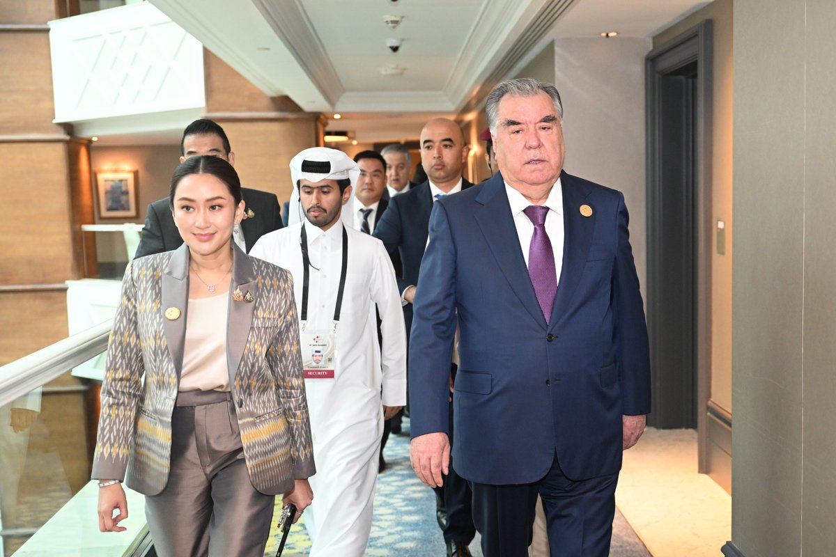 EmomaliRahmonTJ's tweet photo. On October 3, the President of the Republic of Tajikistan Emomali Rahmon, met in the city of Doha, State of Qatar, with the Prime Minister of the Kingdom of Thailand, Ms. Paetongtarn Shinawatra.

@ingshin #Thailand #Doha #Qatar #ACDSummit https://t.co/3uJEEmoSTm