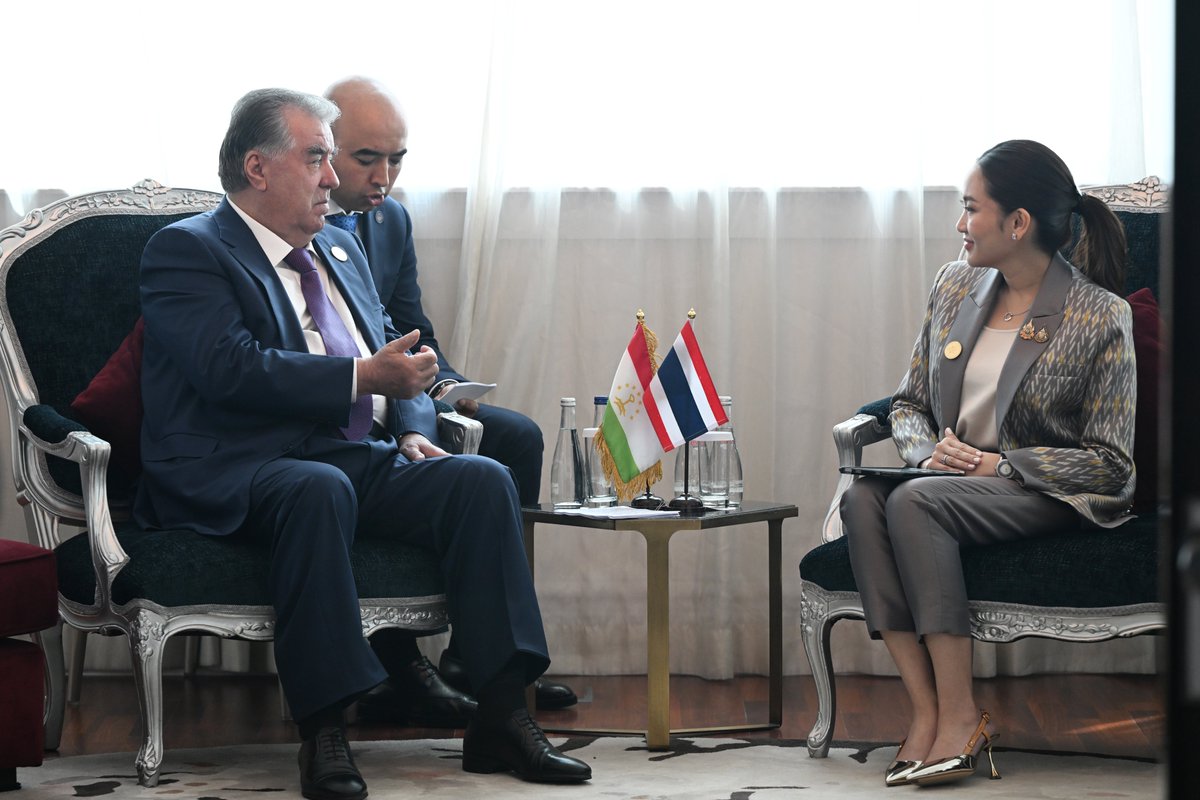 EmomaliRahmonTJ's tweet photo. On October 3, the President of the Republic of Tajikistan Emomali Rahmon, met in the city of Doha, State of Qatar, with the Prime Minister of the Kingdom of Thailand, Ms. Paetongtarn Shinawatra.

@ingshin #Thailand #Doha #Qatar #ACDSummit https://t.co/3uJEEmoSTm
