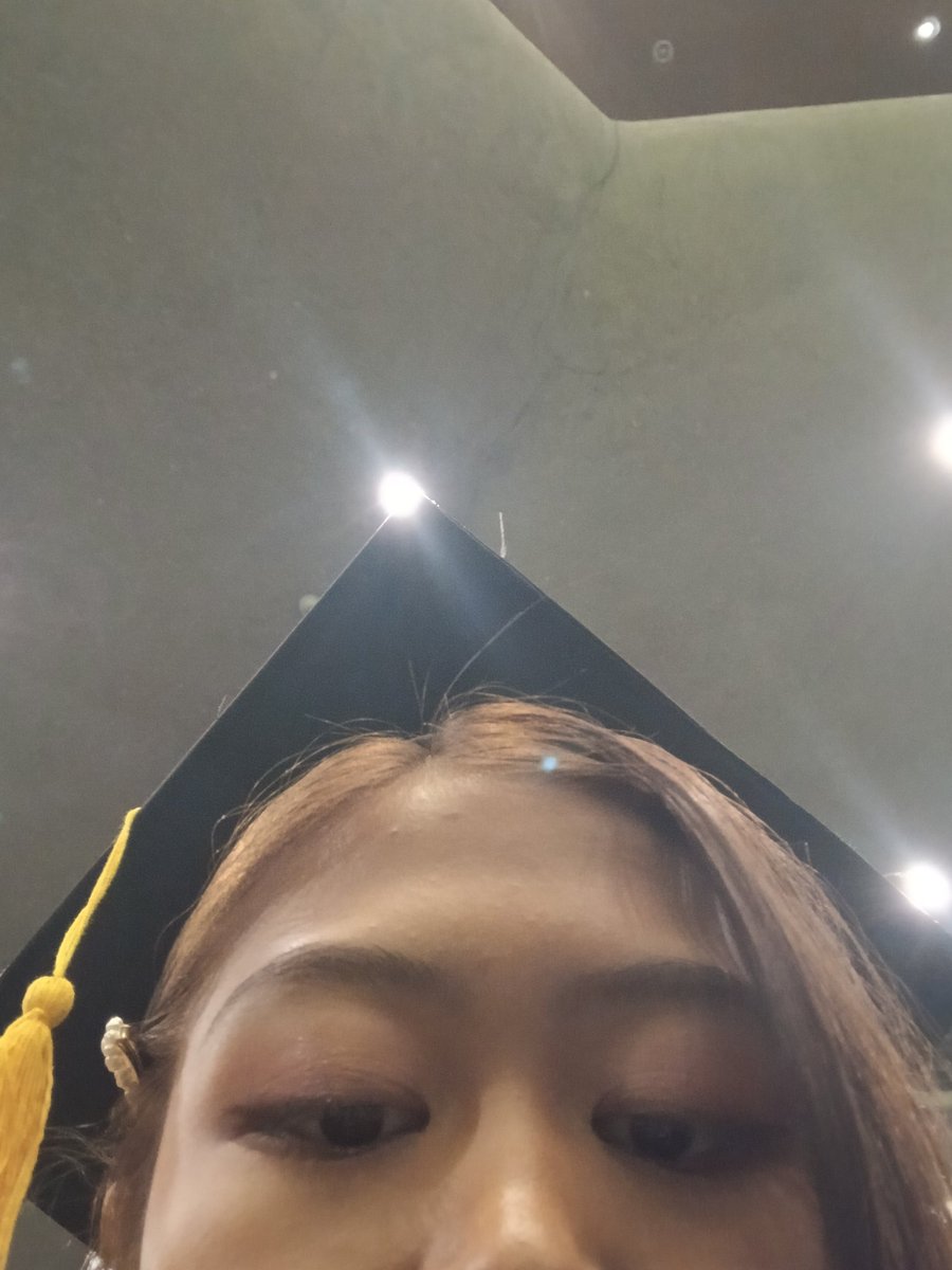 luvseosweet's tweet photo. a bit inactive for today because your girl just graduated :) 

shout out to cravity for keeping me sane for 4 years https://t.co/yP5DhvDZ3S