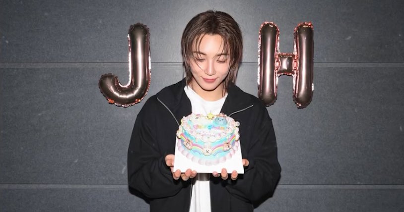 we love you so much, jeonghan! 🫂🤍