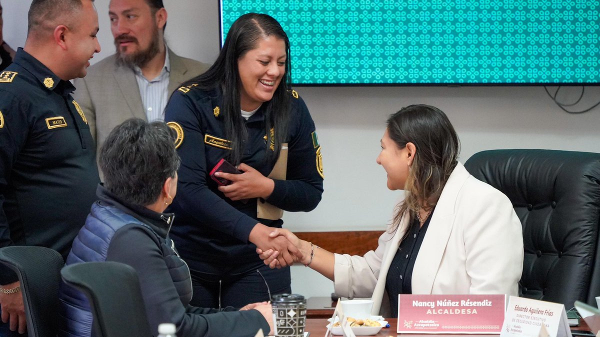 AzcapotzalcoMx's tweet photo. Concluimos nuestra Mesa de Construcción de la Paz en la Alcaldía Azcapotzalco del día de hoy. 

Vamos a trabajar con las diversas instancia para buscar el bienestar de las y los vecinos de nuestra demarcación. 

#BienEstarParaElPueblo https://t.co/eGMOF6jOth