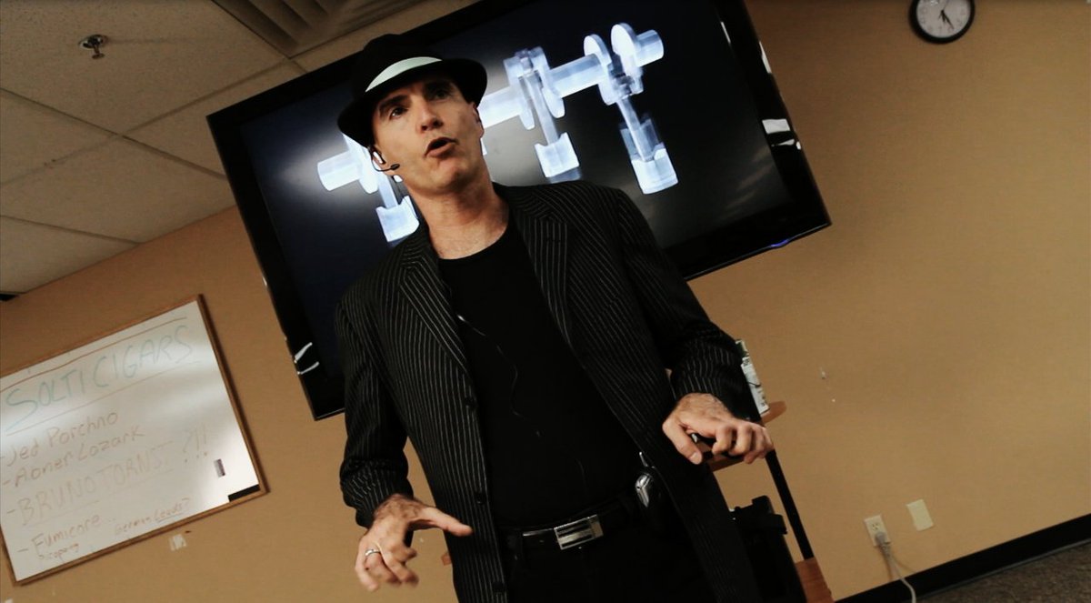 Firing on all cylinders: freshly jabbed with a B 12 shot,
the SCAMMERHEAD exhorts his room of Headset
Yappers to new calling heights.
@scammerhead now streaming free on <a href="/Tubi/">Tubi</a>:      tubitv.com/movies/1000162…
And GooglePlay: bit.ly/46u7iBC 
#FilmNoir #Indiefilm #Tubi