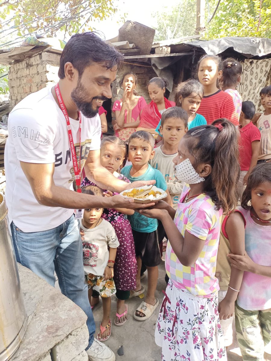 cflct_ngo's tweet photo. “Celebrating the first day of #Navratri by spreading joy and nourishment! Care For Life Charitable Trust served meals to 400 slum children today. May Maa Durga inspire us all to serve and uplift others. 🙏🌸 #Navratri2024 #ServiceWithCompassion #BlessingsOfMaaDurga” https://t.co/TgCIjjKOCT