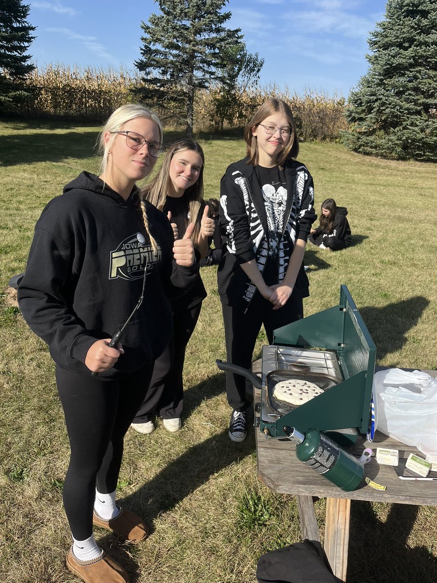 Senior pancakes in Adventure Ed! <a href="/RBSOCCER2019/">CoachDeCaluwe</a>