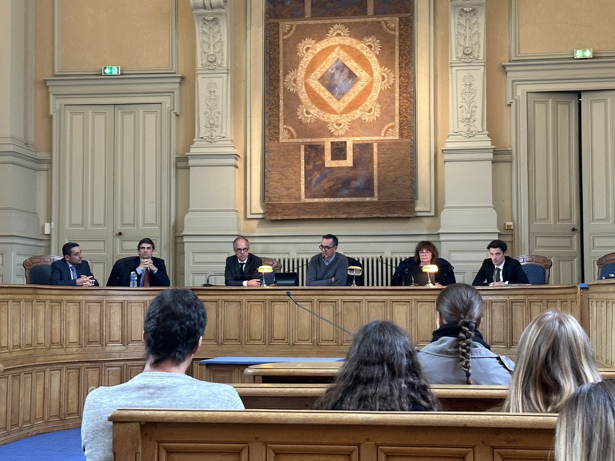 Nuit du Droit au <a href="/TjAngers/">TJ ANGERS</a> : et la conférence sur la lenteur de la justice, avec autour de l’excellent journaliste <a href="/YvesBoiteau1/">Yves Boiteau</a> modérateur, magistrats judiciaires et administratifs, avocats et universitaires.
Cc <a href="/BarreauAngers/">Bâtonnier d’Angers</a> <a href="/lionelascensi/">Lionel Ascensi</a> <a href="/UnivAngers/">Université d'Angers</a> <a href="/CA_Angers/">CA Angers</a> <a href="/PresseJu/">PresseJudiciaire</a>