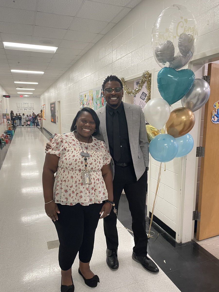 MichelleHill77's tweet photo. Celebrating our #toty @DES_HCS   Mrs. Akins is an amazing educator and we are so proud of her! https://t.co/DnPlMadSYl