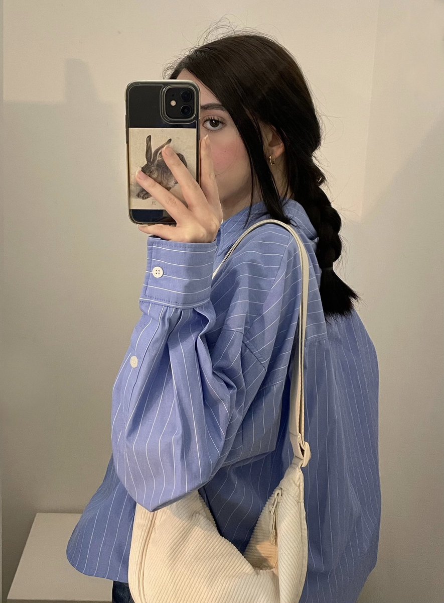 __ella___ella__'s tweet image. officially a book podcasts listener