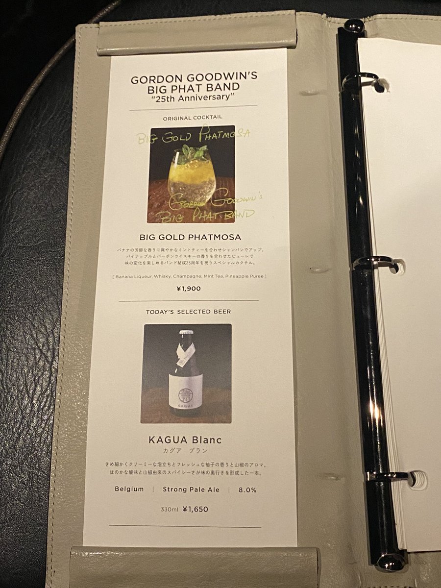 takemas13928201's tweet photo. アンサンブルも驚異的。「一糸乱れぬ」という言葉がぴったりの息の合い方が信じられないレベル。
その上、アレンジにユーモアがあって素晴らしい
25周年のビッグバンド・サウンドを堪能。
#GORDONGOODWIN'S #BIGPHATBAND #ゴードン・グッドウィンズ・ビッグ・ファット・バンド #ブルーノート東京(3/3) https://t.co/hifl2wzGL6