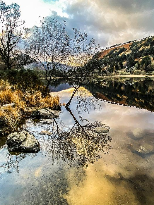 Amazing mirror image photo of stunning Glendalough. If fabulous scenery like this is your cup of tea(or coffee!) come stay at our Glendalough International Hostel for a cosy Autumn getaway to remember.
Book now at 📷anoige.ie/book-now
Photo by Dieglop.