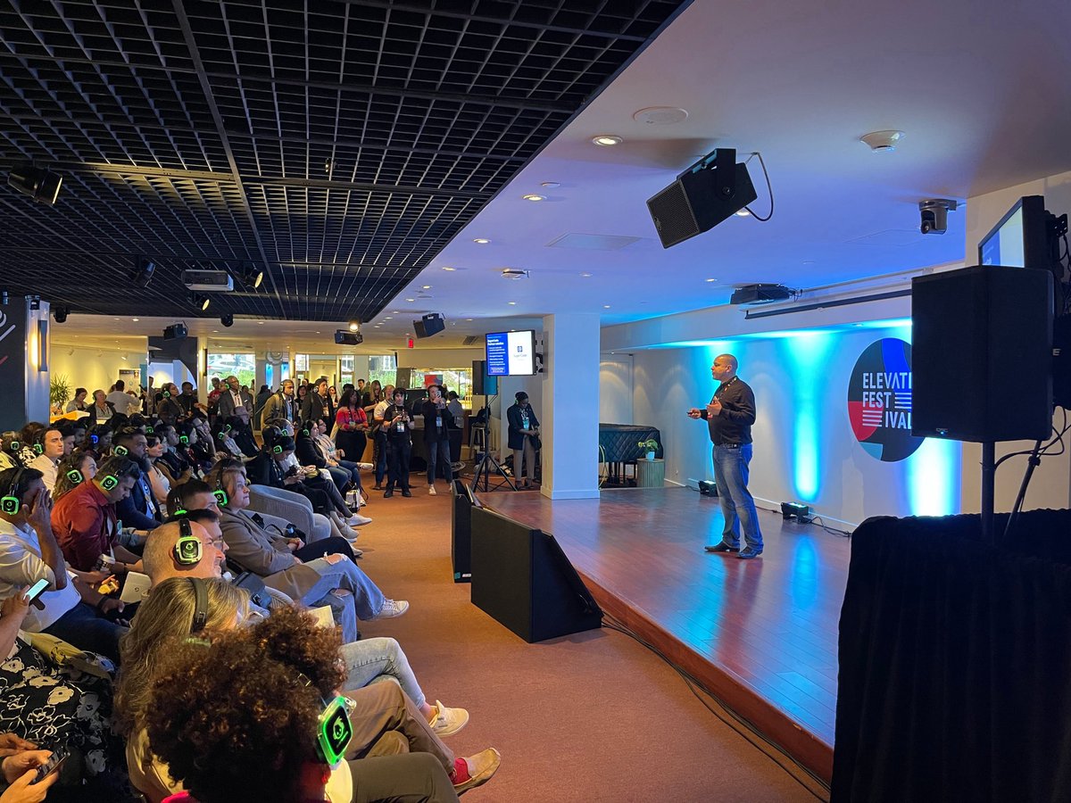 SuperCodePaul's tweet photo. It was awesome to speak about what we are up to with @SuperCodeClub_ at @ElevateTechCA yesterday!  Thank you very much to the @TheDMZ team for making it happen!!

#SuperCode #STEM #LearnToCode https://t.co/eJuhWjijOq