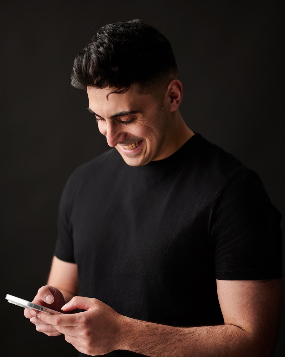 makesomemoiz's tweet image. I’m 28

➔ I’ve built a $100k/yr agency
➔ Led teams in $100M companies
➔ About to launch an Ecom brand

All while working a 9-5

But this isn’t even the full picture

The truth is...

My journey was brutally difficult.

Ever since I was 5…