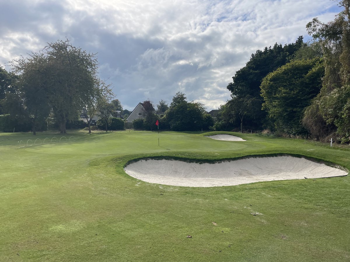 I’m excited to start work at Broomieknowe GC in Edinburgh in phase 2 of the bunker renovation project. All the bunkers on the 6 holes we renovated look terrific - well done to all the green keepers for such a great job growing them in. Let’s go again 👍
