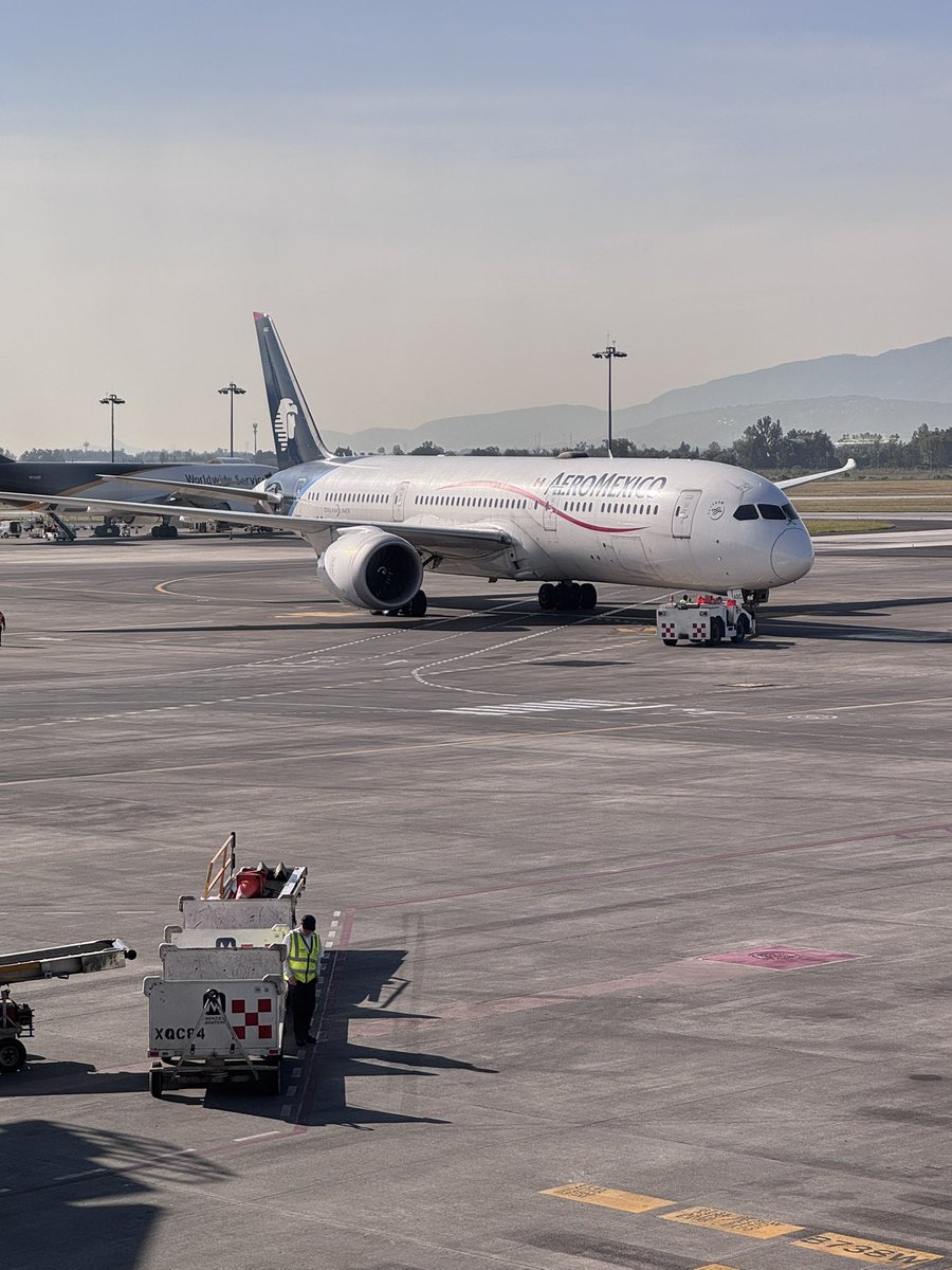 Una resanadita, y laminado y pintura <a href="/Aeromexico/">Aeroméxico</a>