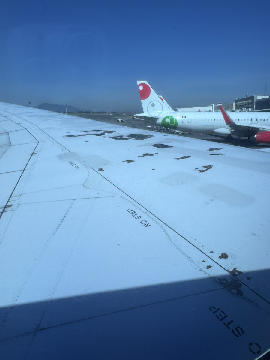 MauLorey's tweet photo. Una resanadita, y laminado y pintura @Aeromexico https://t.co/GA2wJ8eAcq