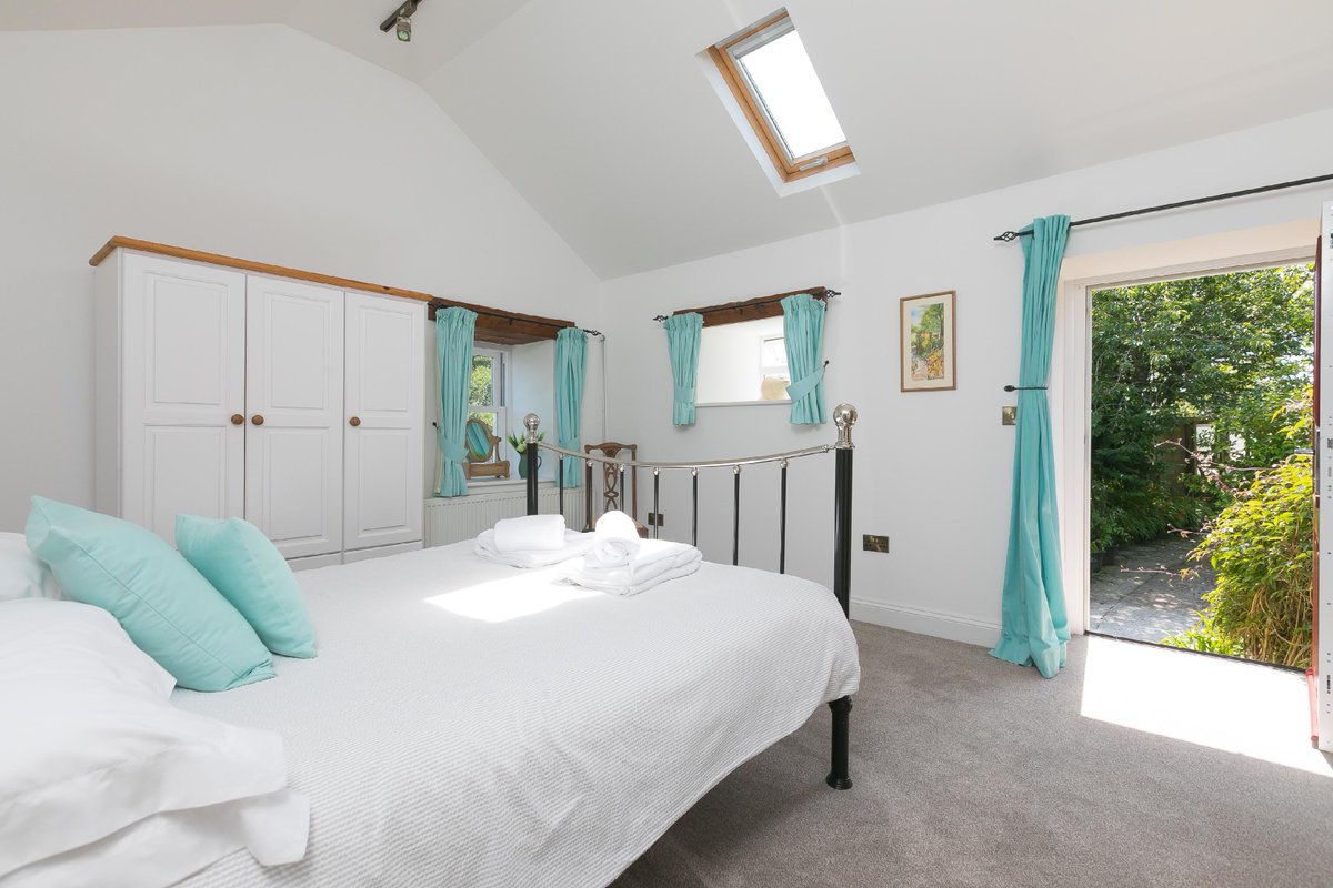 CornishEscapes_'s tweet photo. ⭐ New Escape ⭐
Say hello to Pilgrims Barn, a new escape based in near Hayle. 

A charming two bedroom cottage that is beautifully positioned to enable guests to explore West Cornwall.

Book Pilgrims Barn here >>> 
https://t.co/6dlT4dHw0j https://t.co/hNqt8iIZqF