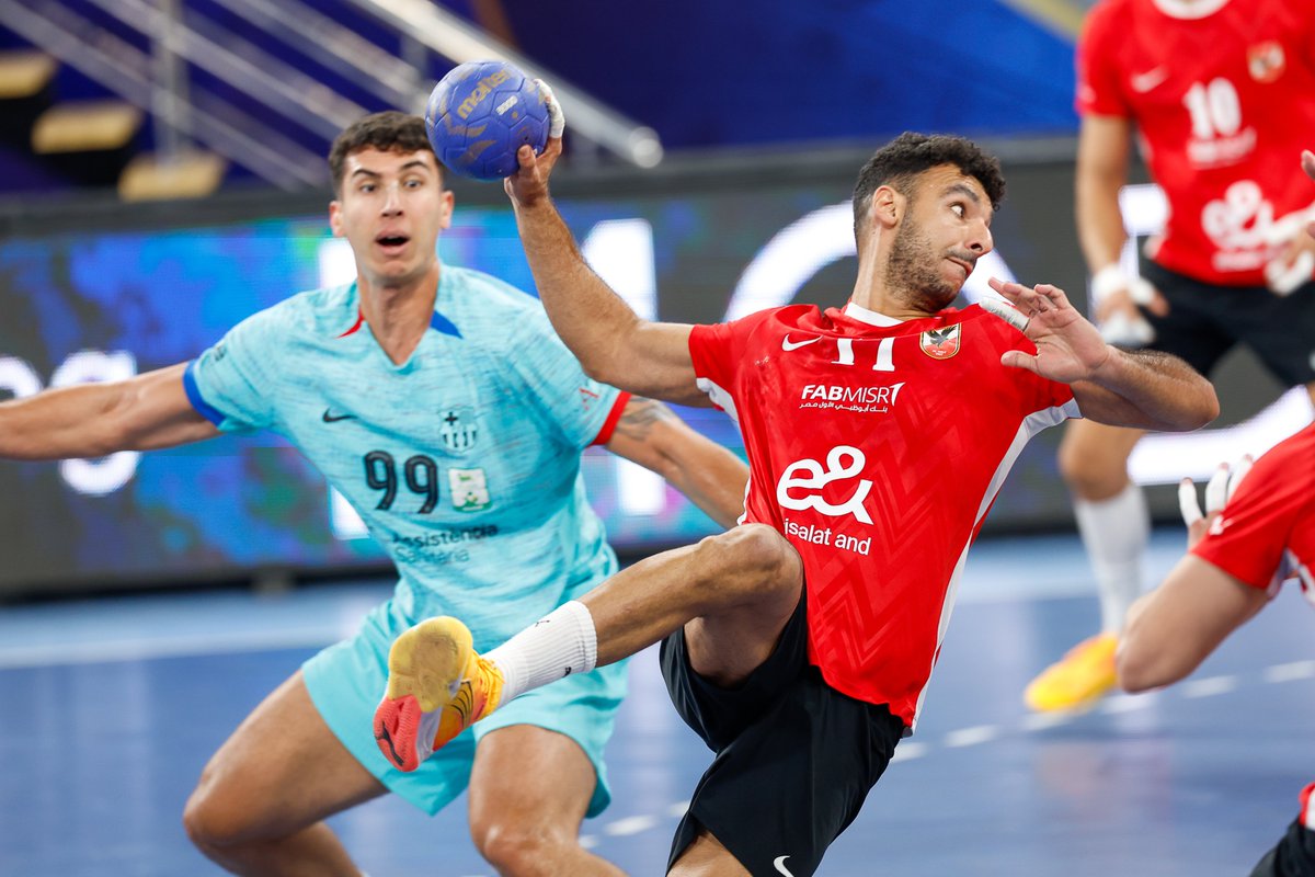 ihfhandball's tweet photo. 🇪🇬 𝐀𝐥 𝐀𝐡𝐥𝐲 𝐛𝐞𝐚𝐭 𝐫𝐞𝐢𝐠𝐧𝐢𝐧𝐠 𝐄𝐇𝐅 𝐂𝐡𝐚𝐦𝐩𝐢𝐨𝐧𝐬 𝐋𝐞𝐚𝐠𝐮𝐞 𝐜𝐡𝐚𝐦𝐩𝐢𝐨𝐧𝐬 𝐁𝐚𝐫𝐜̧𝐚 💥🦅 An astounding performance hands them the bronze medal at the 2024 #ihfclubwch, their second medal in the competition after the silver in 2007 💪 https://t.co/s7BxQ0MQTP
