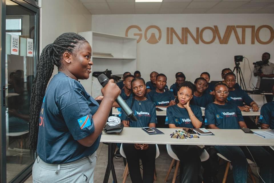 SophieChavanel's tweet photo. La formation de la 4e cohorte des Veilleurs du web est lancée. 🚀

Au total, c’est 200 jeunes de différentes provinces de la RDC qui pendant une semaine, apprendront à lutter contre les fausses informations et la discrimination en ligne.📱

Pour les suivre 👉🏻 @veilleursduweb. https://t.co/Rg1V2zZVD6