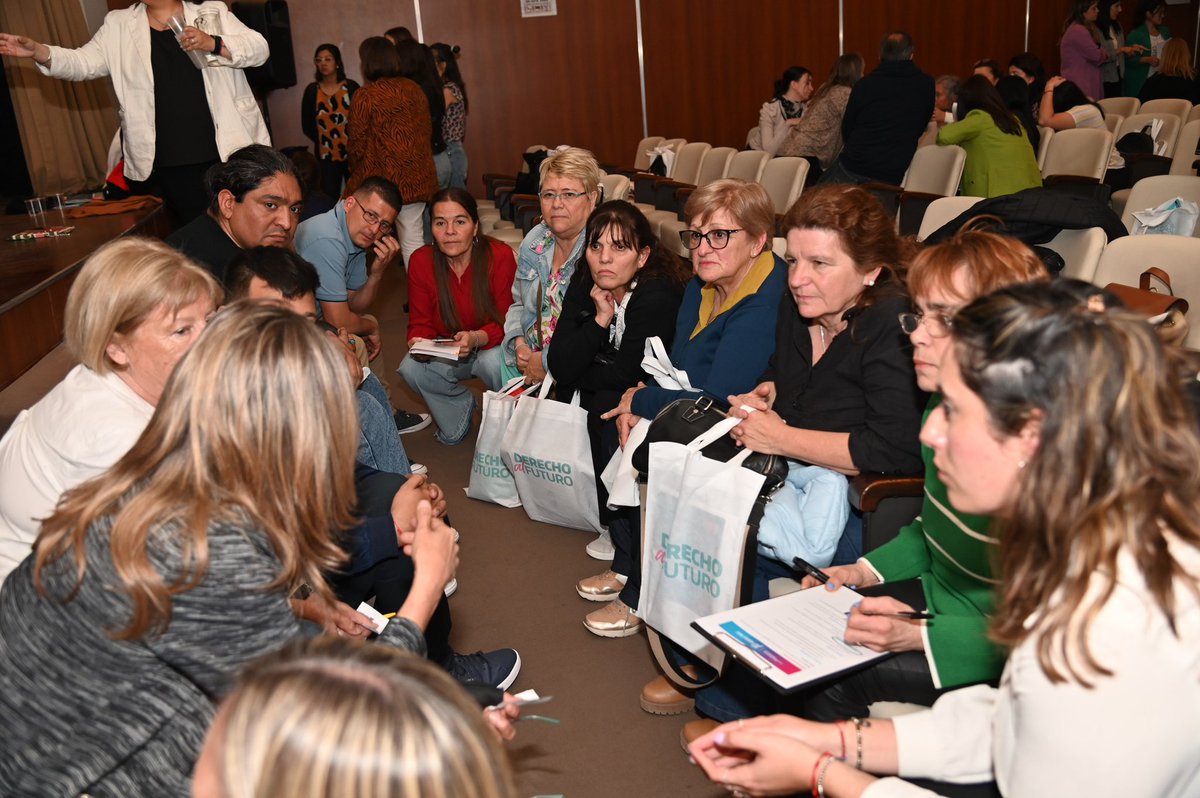 PoliticasPBA's tweet photo. En la Casa de la Provincia, participamos del encuentro provincial “Hacia una Red Bonaerense por los derechos de las Personas Mayores”, organizado por la Mesa Interinstitucional para el Abordaje Integral de las Personas Mayores de @BAProvincia. https://t.co/N95mUXOcrx