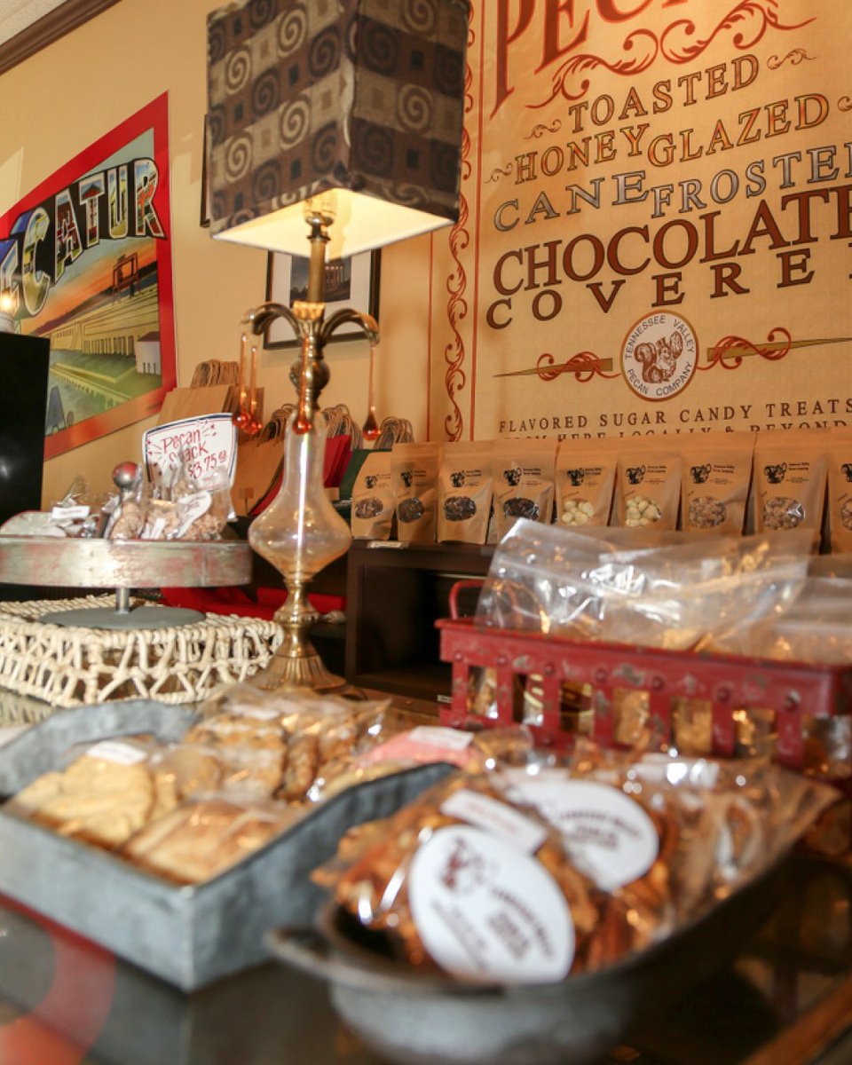 positivelydec's tweet image. The Positively Decatur team was out and about exploring some fall favorites... Can you guess where we are? 🍂✨

Hint: You might find a tree house and a secret tunnel from the Prohibition era! 🤫

#PositivelyDecatur #DecaturAl #DecaturAlabama #VisitDecaturAl #MyDecaturAl