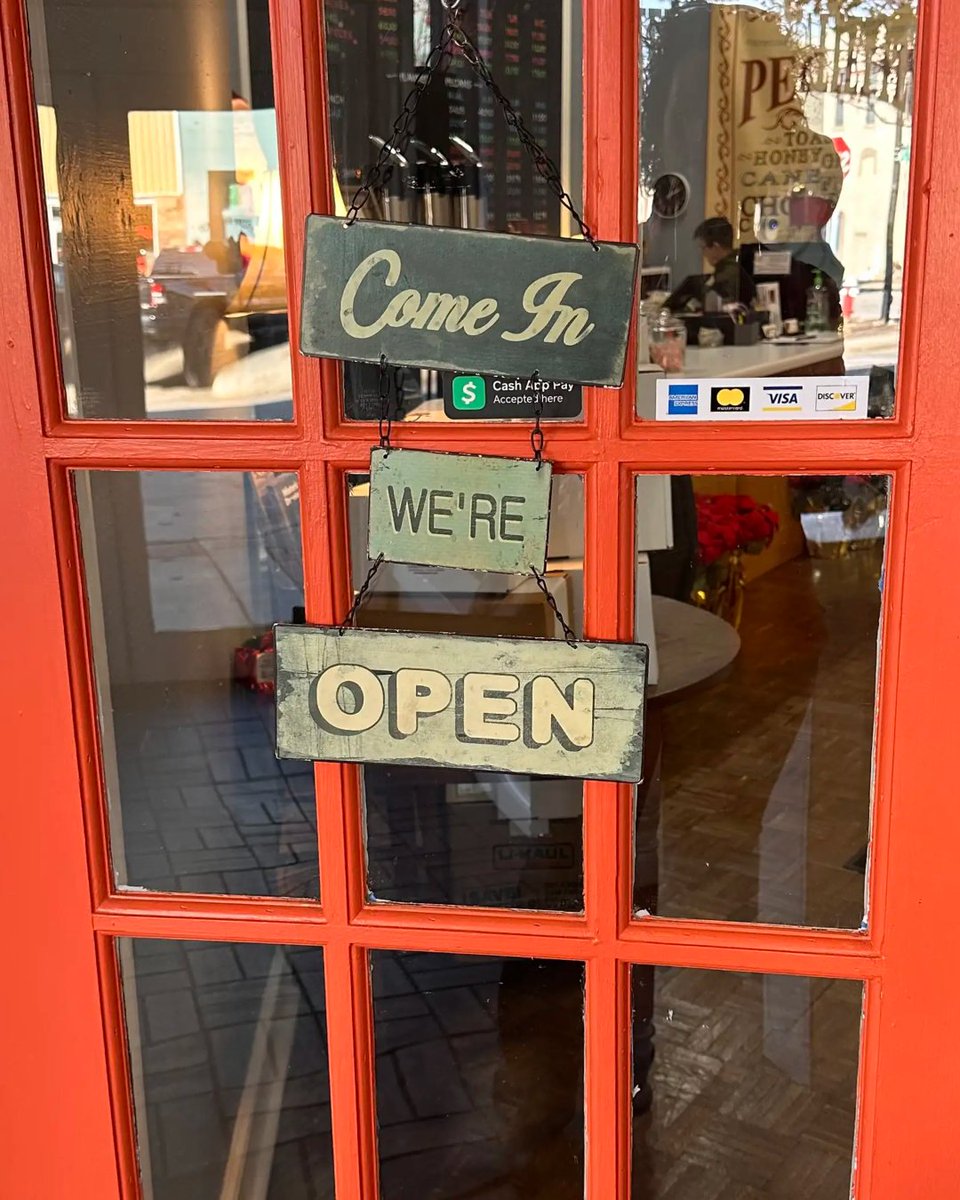 positivelydec's tweet image. The Positively Decatur team was out and about exploring some fall favorites... Can you guess where we are? 🍂✨

Hint: You might find a tree house and a secret tunnel from the Prohibition era! 🤫

#PositivelyDecatur #DecaturAl #DecaturAlabama #VisitDecaturAl #MyDecaturAl