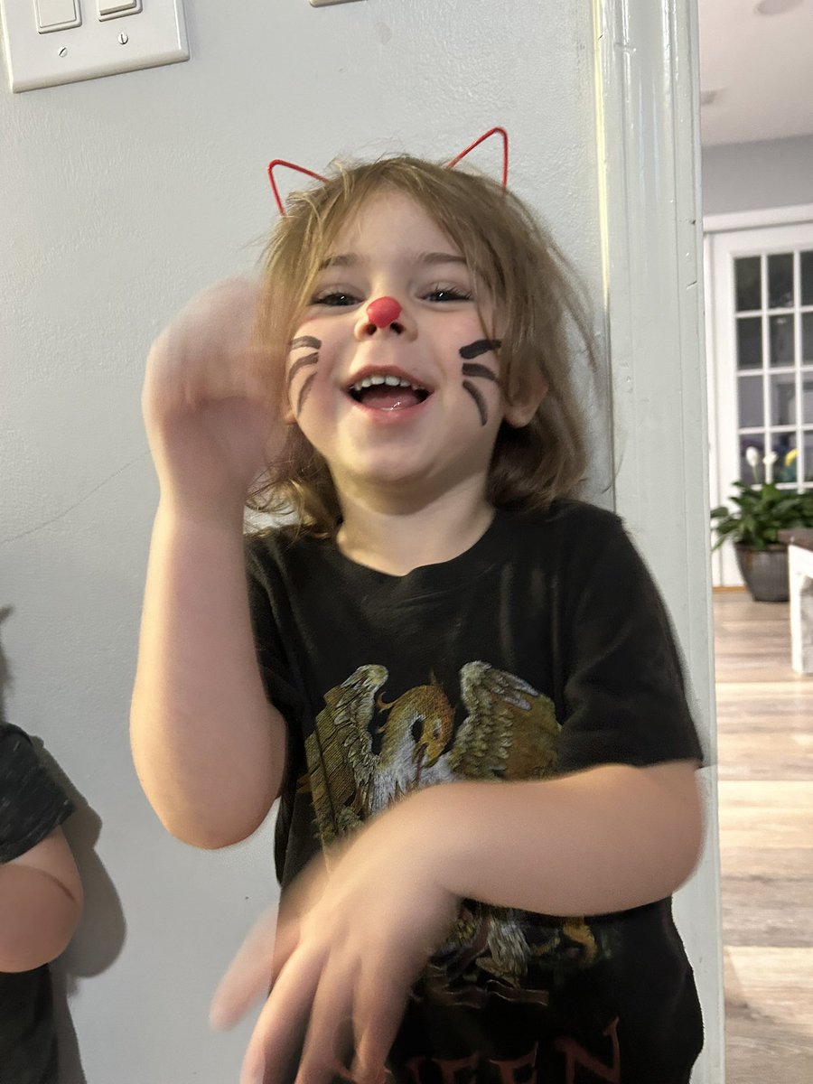 DaddyHashtag_'s tweet image. Kitty day at preschool